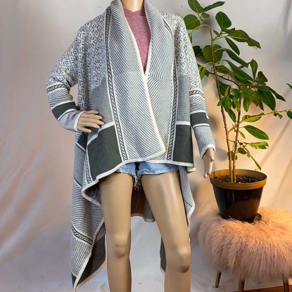 Cupcakes and Cashmere Cardigan High/Low Fly open Sweater size S